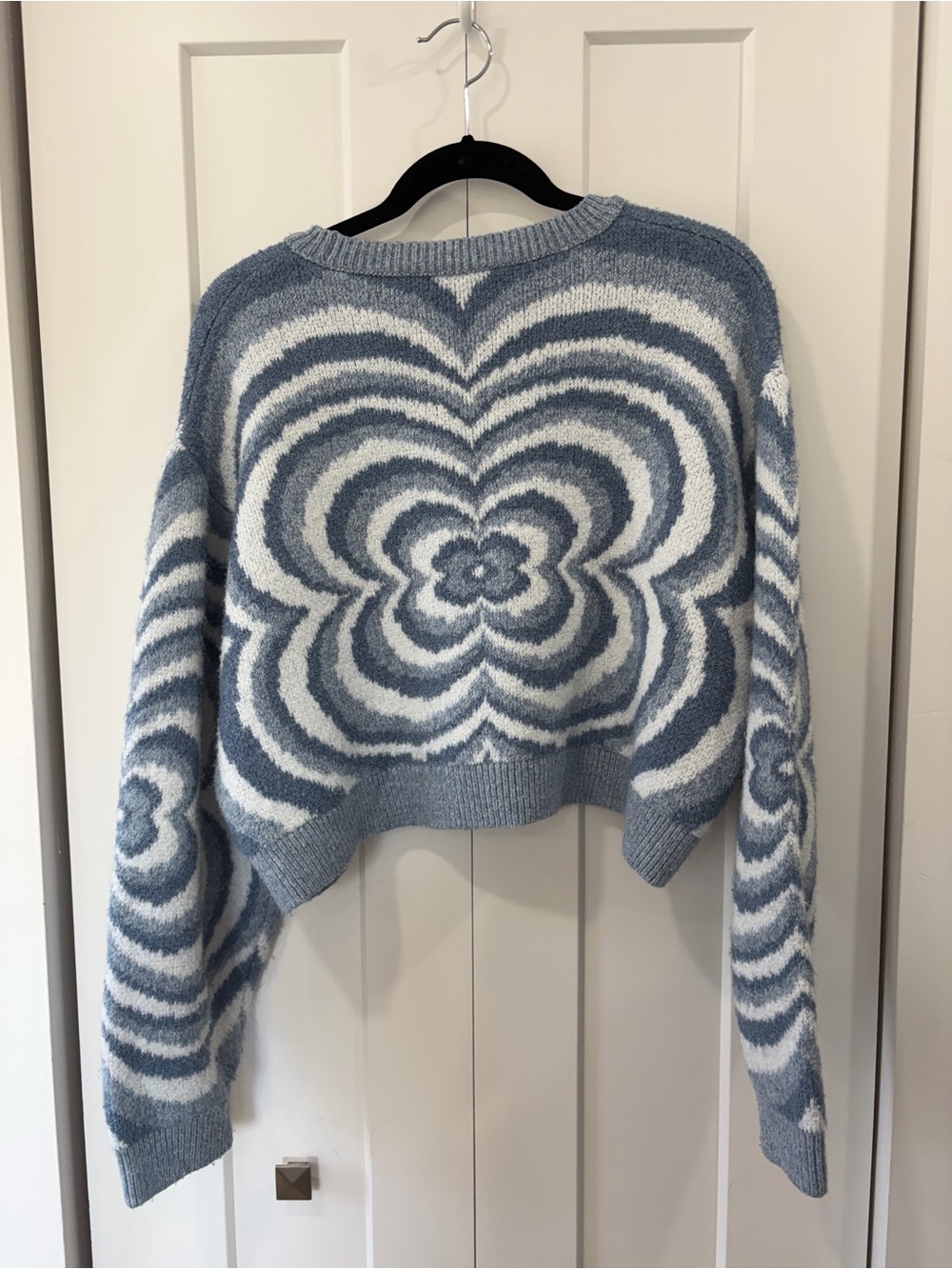 Pull&Bear Blue and White Floral Optical Crewneck Sweater - Picture 2 of 2